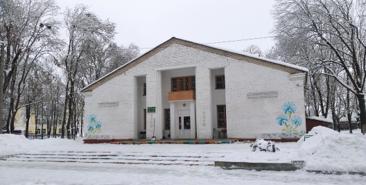 Цяперашні выгляд былога будынку дома піянераў без помніка Леніна. Фото аўтара