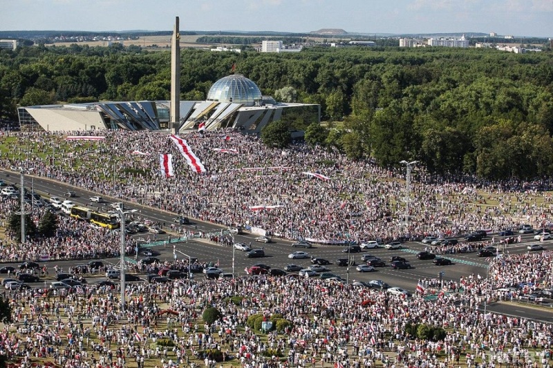 У нядзелю, 16 жніўня, на акцыю ў Мінску выйшлі каля 300 000 чалавек.﻿