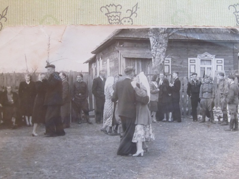 Вяселле дачкі Уладзіміра і Марыі Залецкіх Галіны. Вёска Слепня, 1953 