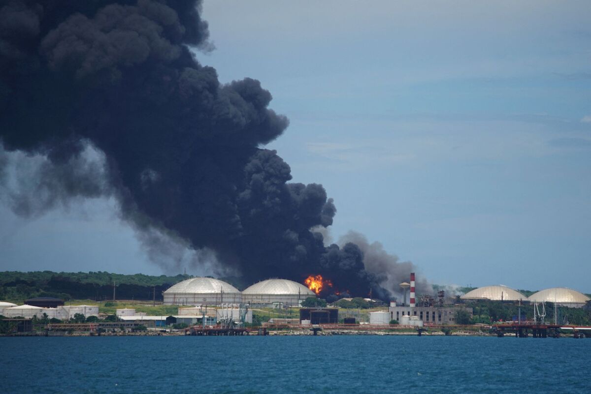 Пажар на нафтавым тэрмінале Кубы. Фота: «Reuters»