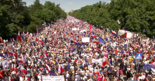 Марш у Варшаве: Ад 600 тысяч да мільёна ўдзельнікаў
