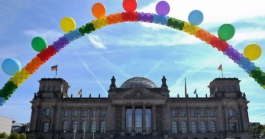 Парламент Германіі прагаласаваў за легалізацыю гей-шлюбаў