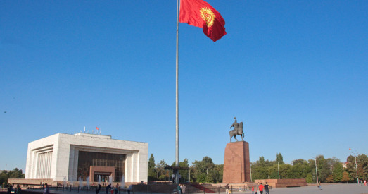 У сталіцы Кыргызстана ўводзіцца каменданцкая гадзіна — камендант Бішкека