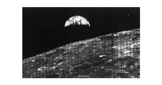 NASA апублікавала першае фота Зямлі, знятае з паверхні Месяца