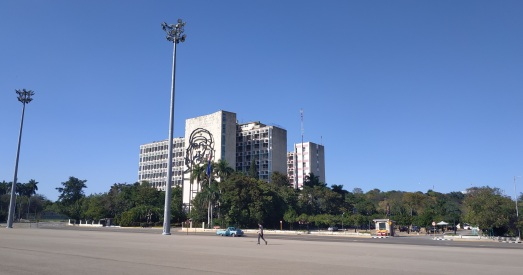 На Кубе адмянілі першамайскую дэманстрацыю — упершыню з 1959 года: прычым тут вайна Расіі?