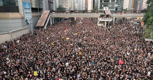 «Слава Ганконгу!» — гімн ганконгскіх пратэстоўцаў заваёўвае вуліцы і Youtube