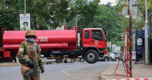 Паліцыя Уганды ўжыла слёзатачывы газ для падаўлення пратэсту супраць коштаў на паліва