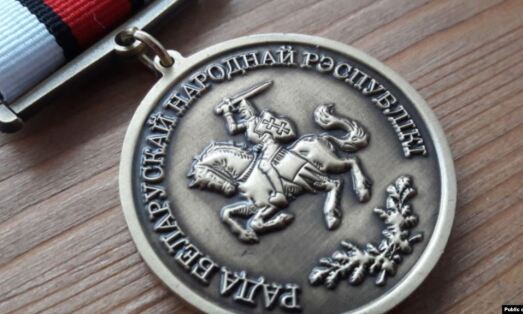 Ветэрану беларускага супраціву Антону Фурсу ўручылі медаль у гонар 100-годдзя БНР