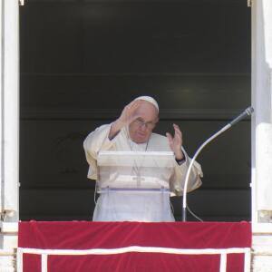 Папа Рымскі Францішак заклікаў Пуціна "спыніць спіраль гвалту і смерці"