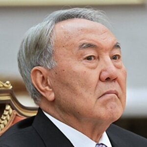 Назарбаева пстрыкнулі па носе