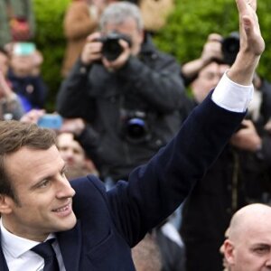 СМІ: Макрон лідзіруе на выбарах у заморскіх тэрыторыях Францыі