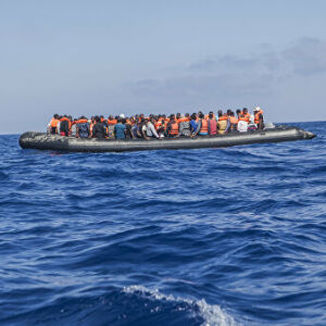 Лодка з 70 нелегальнымі мігрантамі знікла ў Міжземным моры — няўрадавая арганізацыя