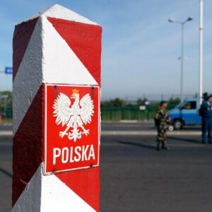 Польшча робіць больш жорсткімі правілы ўезду і павялічвае каранцін