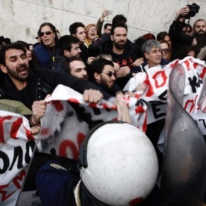 ﻿У Афінах паліцыя ўжыла слёзатачывы газ супраць настаўнікаў-пратэстоўцаў