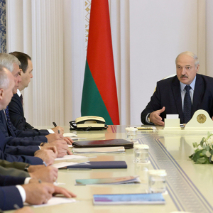 Лукашэнка: «Ідзе гібрыдная вайна супраць Беларусі», і «мы павінны чакаць поскудзі з любога боку»