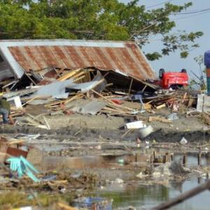 Ахвярамі землятрусу і цунамі ў Інданэзіі сталі сотні чалавек