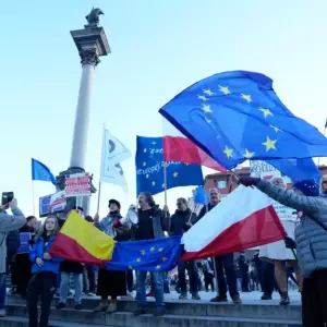 У Польшчы адбываюцца дэманстрацыі за ЕС і супраць рашэння пра вяршэнства нацыянальнага права
