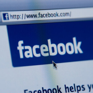 Нямецкі &quot;Фэйсбук&quot; будзе выдаляць антыімігранцкія каментары