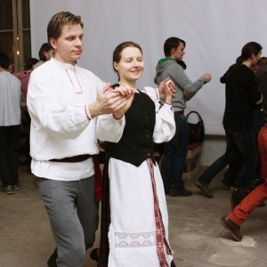 Традыцыйныя танцы на занятках “Мова нанова”: беларускія і не толькі