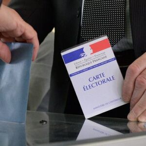 Макрон і Ле Пэн лідзіруюць на выбарах прэзідэнта Францыі — ﻿exit poll﻿