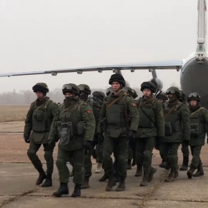 Беларусы ахоўваюць у Казахстане арсенал артылерыйскіх боепрыпасаў і ваенны аэрадром