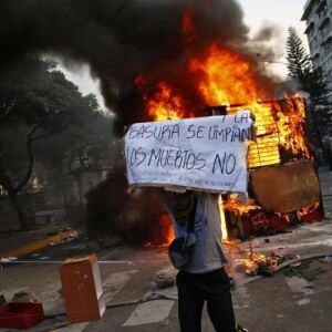 На вуліцах Каракаса працягваюцца масавыя дэманстрацыі