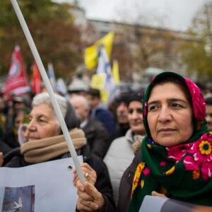 Дэманстрацыя курдаў і алевітаў у Кёльне сабрала 10 тысяч чалавек