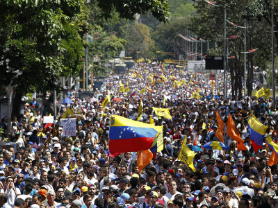 Апазіцыя ў Венесуэле ўзводзіць барыкады і рыхтуецца да «мега-пратэсту»