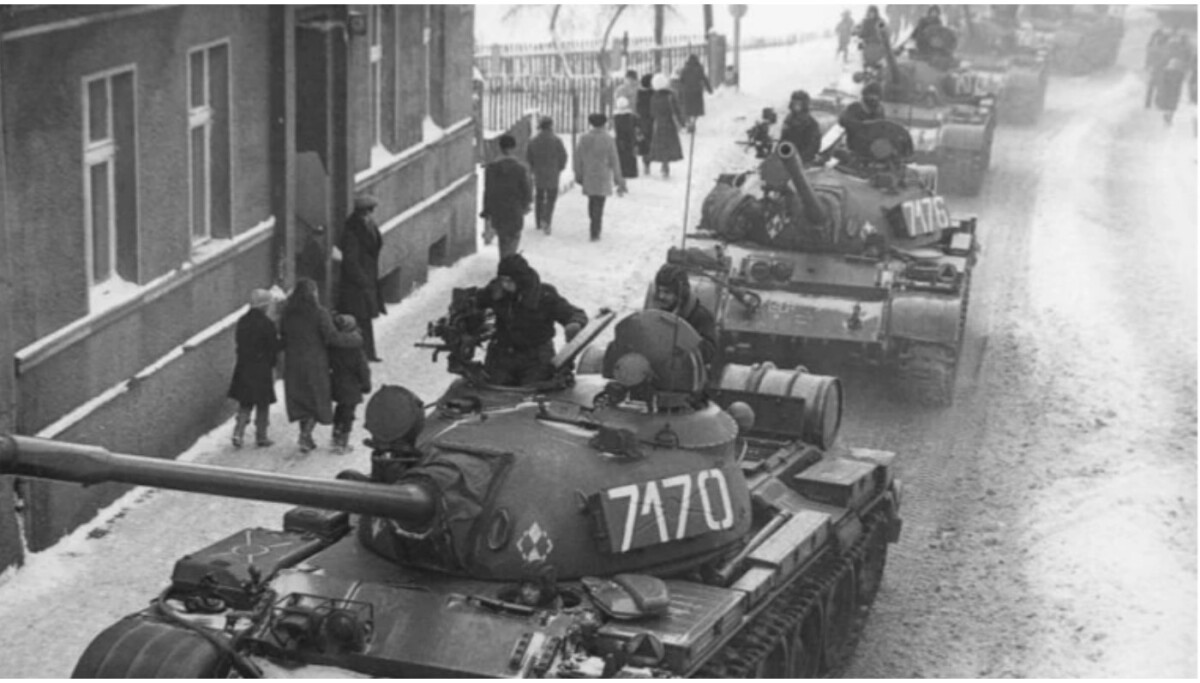 13 снежня 1981. Танкі T-55А Польскага войска ў горадзе Збоншынек. Фота: wikipedia.org﻿