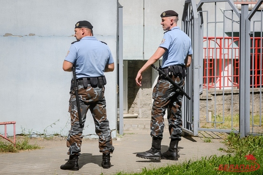 Байцы АМАП падчас ператрусу ў офісе інфармацыйнага агенцтва БелаПАН Байцы АМАП падчас ператрусу ў офісе інфармацыйнага агенцтва БелаПАН