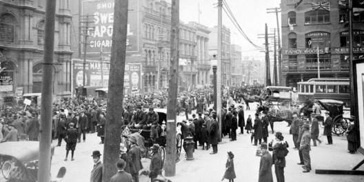 Дэманстрацыя ў Манрэалі ў маі 1917 года супраць набору ў войска. Дэманстрацыя ў Манрэалі ў маі 1917 года супраць набору ў войска.