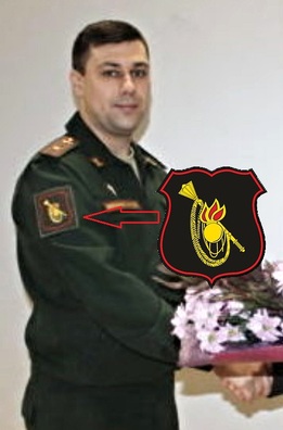 Нарукаўны знак на кіцелі Балабанава сведчыць пра прыналежнасць да Галоўнага камандавання Сухапутных войскаў УС РФ. Фота kirovsk.by Нарукаўны знак на кіцелі Балабанава сведчыць пра прыналежнасць да Галоўнага камандавання Сухапутных войскаў УС РФ. Фота kirovsk.by