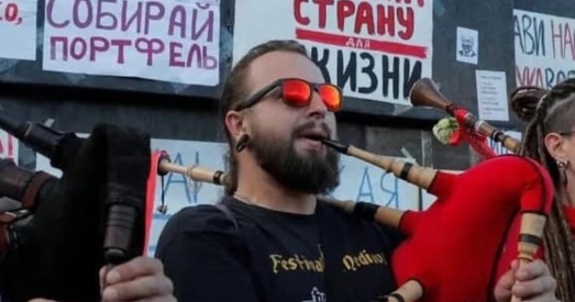 Судзяць дудара Змітра Шыманскага за тое, што адзін раз зайграў на маршы пратэсту