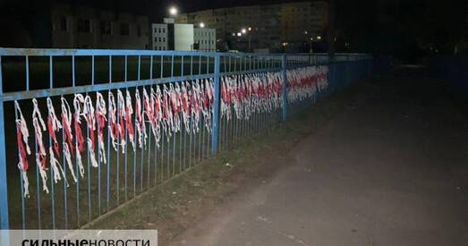 Уначы ў Жлобіне з'явіўся імправізаваны БЧБ-сцяг са стужак