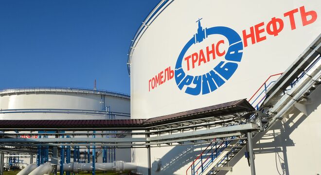 Славакія і Венгрыя адмовіліся ад нафты пра Беларусь Славакія і Венгрыя адмовіліся ад нафты праз Беларусь. Гэта дрэнная навіна для «Гомельтранснафты»