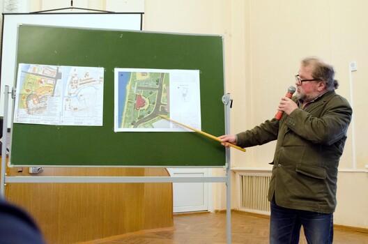 Прэзентаваў праект архітэктар інстытуту "Віцебскграмадзянпраект" Аляксандар Зафатаеў Прэзентаваў праект архітэктар інстытуту "Віцебскграмадзянпраект" Аляксандар Зафатаеў