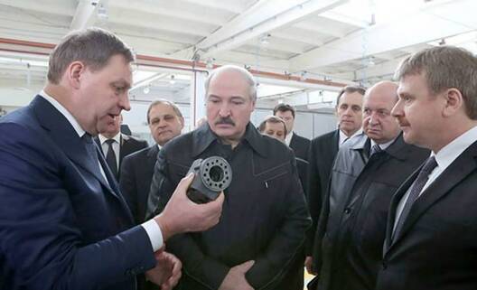 Алекасандр Шакуцін (злева) і Лукашэнка. Фота
прэс-службы Лукашэнкі Алекасандр Шакуцін (злева) і Лукашэнка. Фота
прэс-службы Лукашэнкі