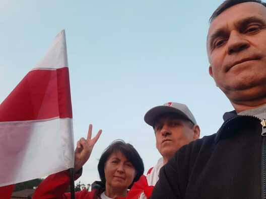 Злева направа: Ганна Шапуцька, Рыгор Асаула; Віктар Шапуцька на Курапацкай варце. Фота з фэйсбука Ганны Шапуцькі Злева направа: Ганна Шапуцька, Рыгор Асаула; Віктар Шапуцька на Курапацкай варце. Фота з фэйсбука Ганны Шапуцькі