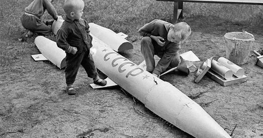 Лукашэнка хваліцца ядзернай бомбай у той час, калі яго чакаюць крымінальныя суды