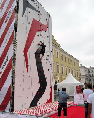 13_18_logo.jpg 13_18_logo.jpg