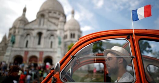 Францыя: на выбарах у Сенат партыі Макрона прадказваюць паразу