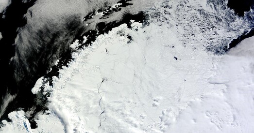 У Антарктыдзе ўзнікла гіганцкая загадкавая дзірка (фота)