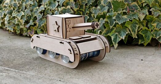 Мінабароны Украіны: Беларусь размяшчае на мяжы з Украінай драўляныя муляжы танкаў