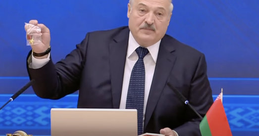 Адкуль у Лукашэнкі ўзнагароды Васіля Быкава?