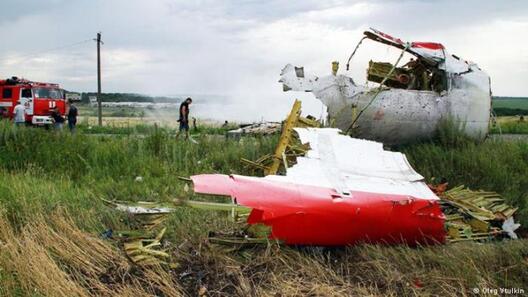 Абломкі самалёта, які выконваў рэйс MH17 Абломкі самалёта, які выконваў рэйс MH17