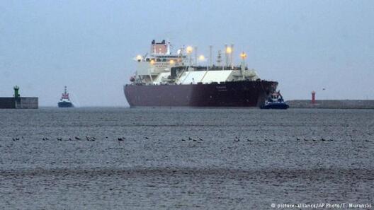 Танкер са звадкаваным газам з Катара прыбывае ў польскі порт (фота з архіва) Танкер са звадкаваным газам з Катара прыбывае ў польскі порт (фота з архіва)