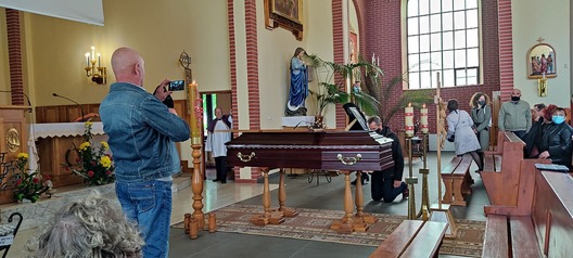 5/6 190719548_220846119580286_289269619030854083_n_logo.jpg