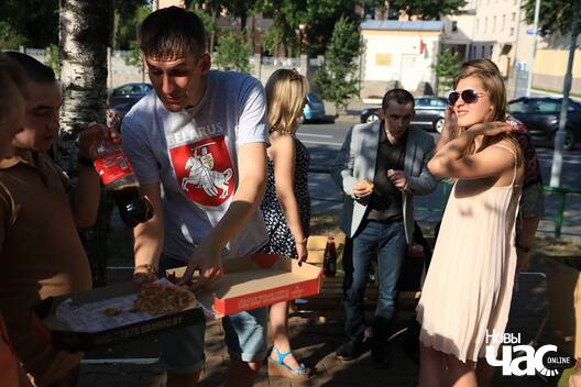 7/8 19657097_10213382196890848_6603065446642513671_n_logo.jpg