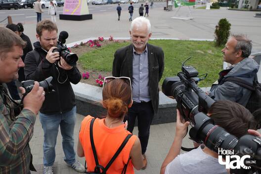 7/13 19807112_10213460884457988_1215071887_o_logo.jpg