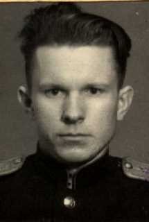 Маёр Васіль Быкаў скончыў служыць у арміі ажно ў 1955 годзе Маёр Васіль Быкаў скончыў служыць у арміі ажно ў 1955 годзе